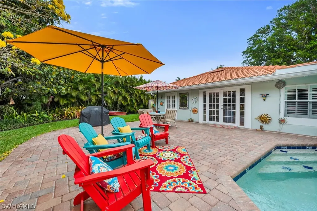 1541 Mandarin Road Naples FL 34102