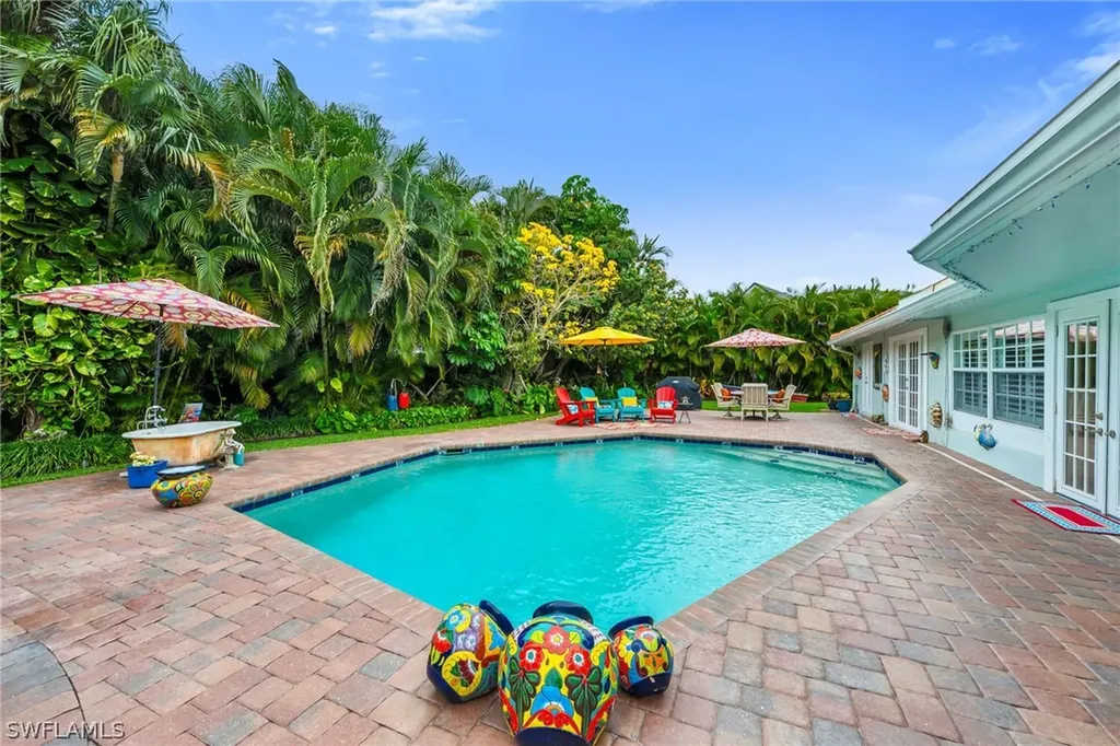 1541 Mandarin Road Naples FL 34102