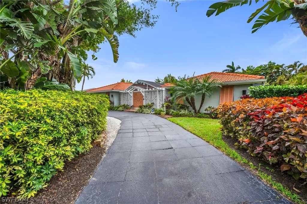 1541 Mandarin Road Naples FL 34102