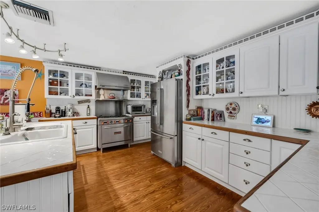 1541 Mandarin Road Naples FL 34102