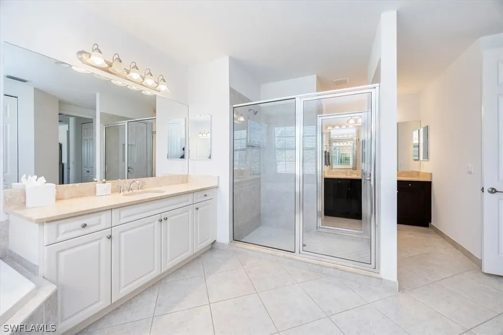 13905 Luna Drive Naples FL 34109