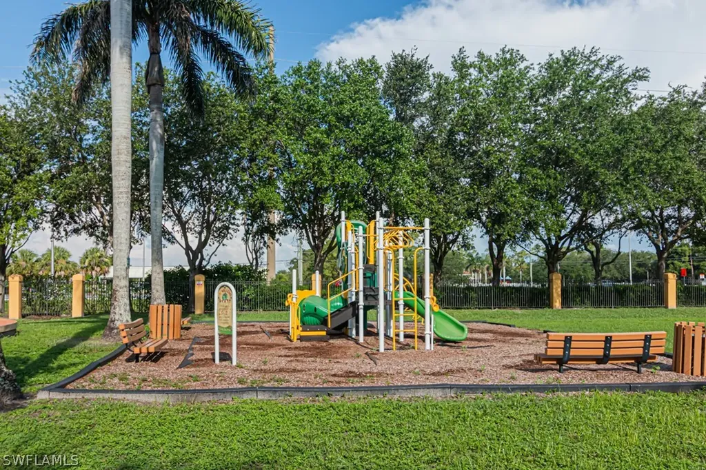 7918 Bristol Circle Naples FL 34120