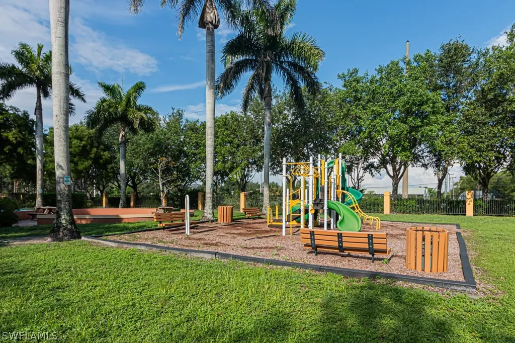 7918 Bristol Circle Naples FL 34120