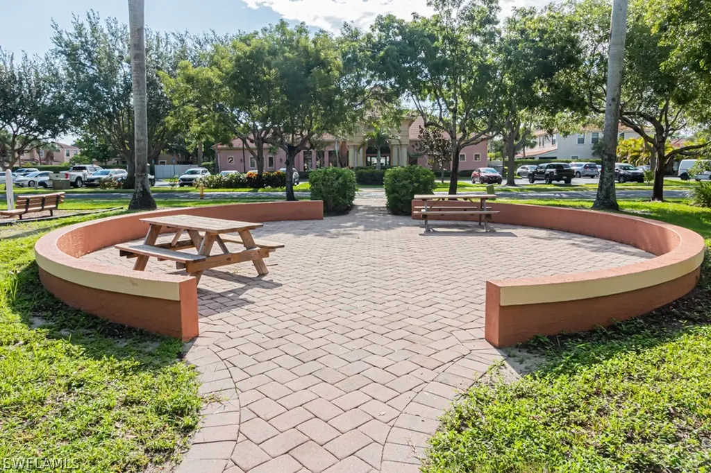 7918 Bristol Circle Naples FL 34120