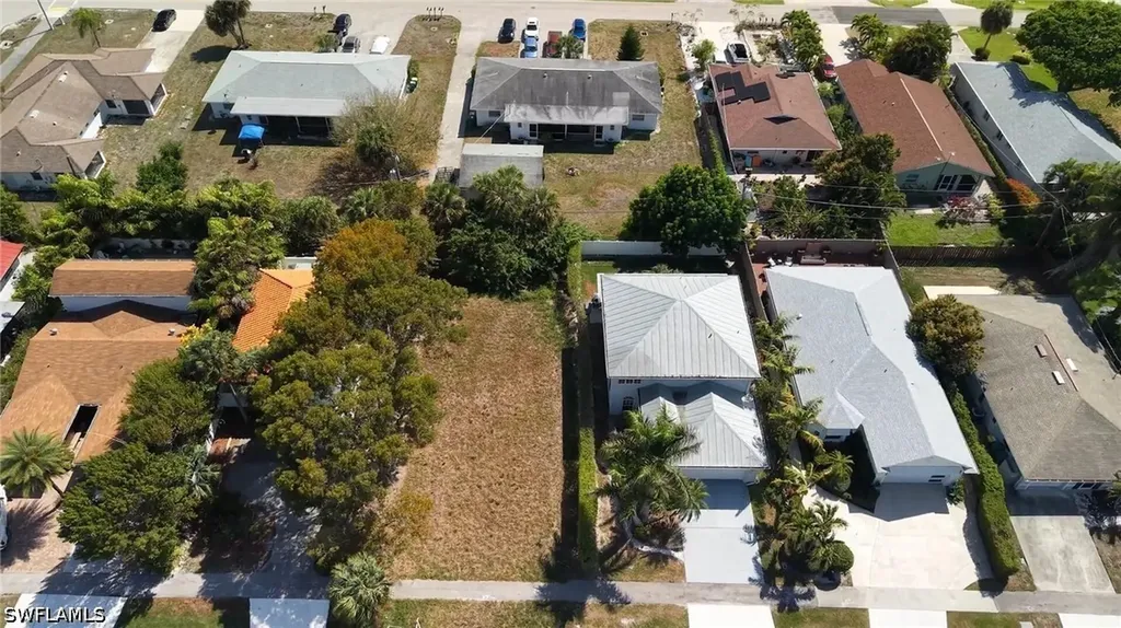 686 111th Avenue N Naples FL 34108