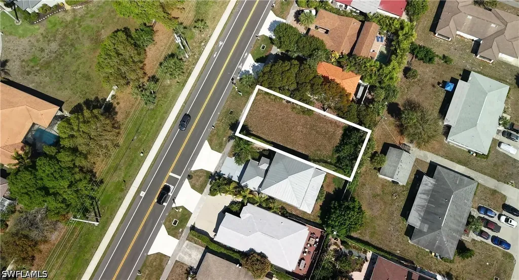 686 111th Avenue N Naples FL 34108