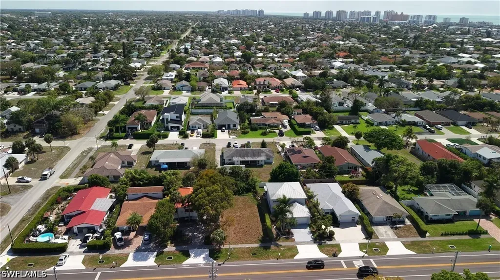 686 111th Avenue N Naples FL 34108