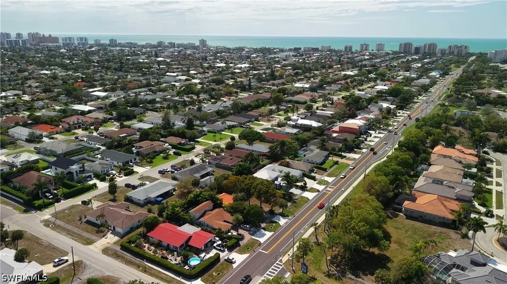 686 111th Avenue N Naples FL 34108