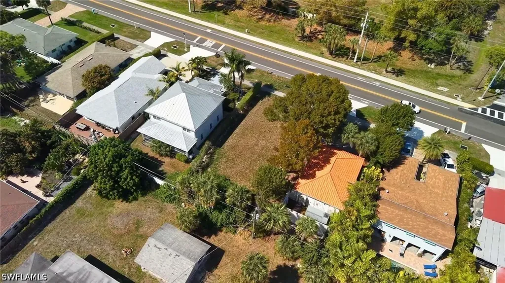 686 111th Avenue N Naples FL 34108