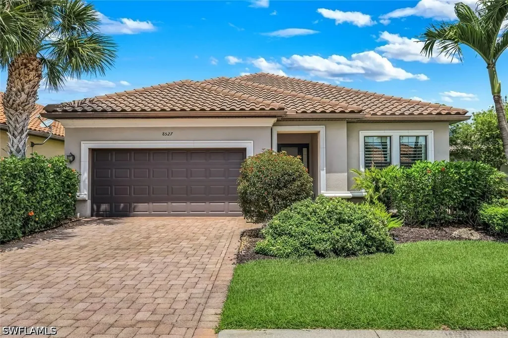 8527 Palacio Terrace N Naples FL 34114