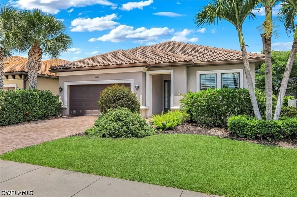 8527 Palacio Terrace N Naples FL 34114
