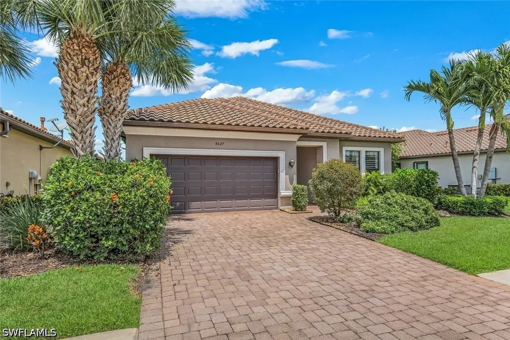 8527 Palacio Terrace N Naples FL 34114