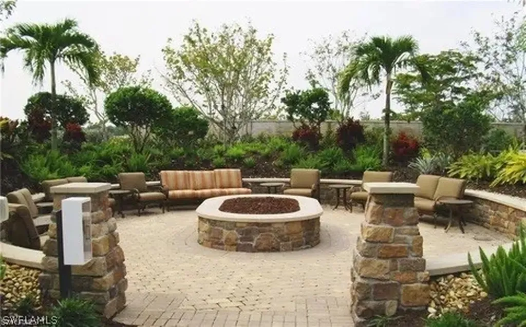 8527 Palacio Terrace N Naples FL 34114