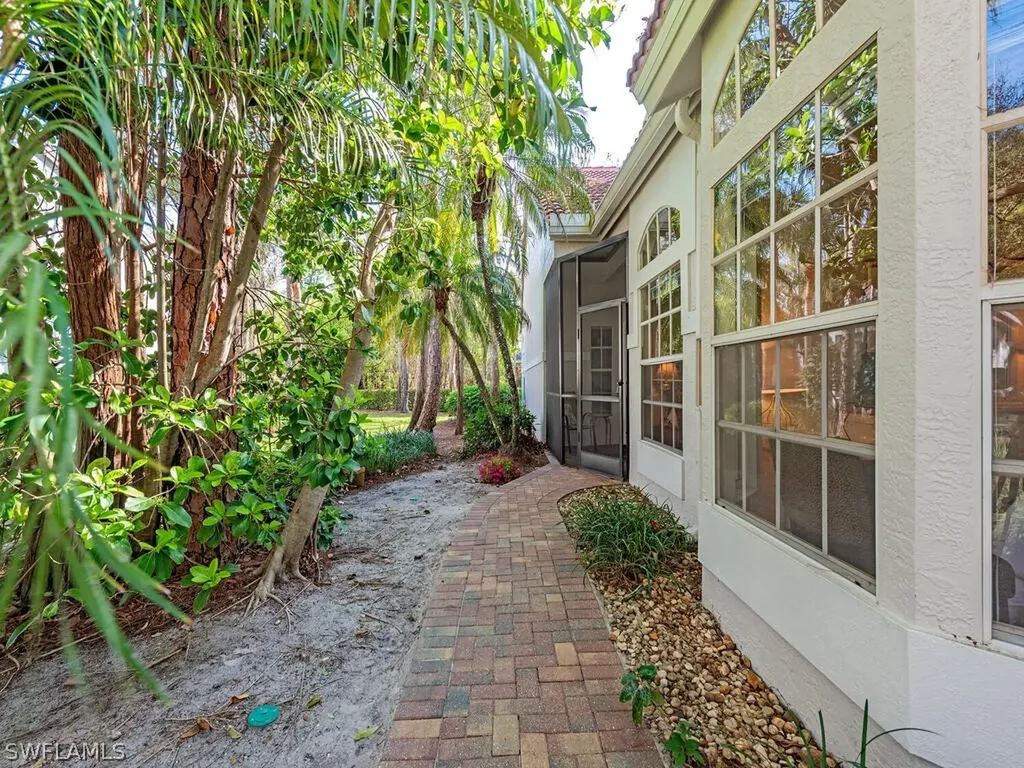 130 Amblewood Lane Naples FL 34105