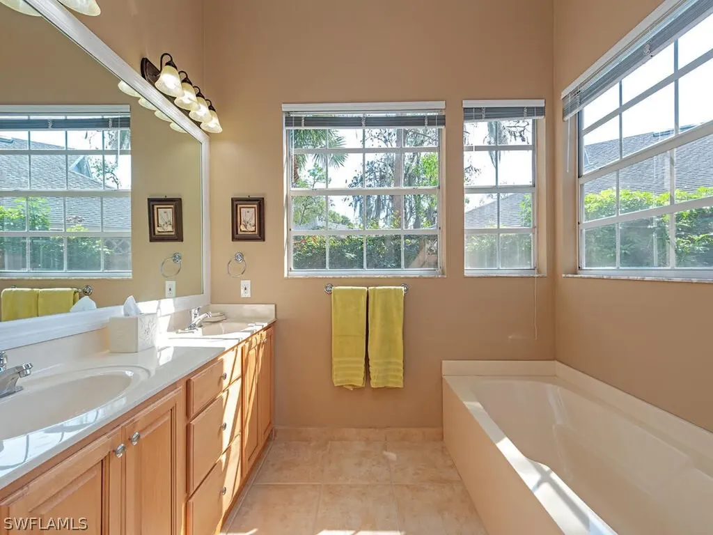 130 Amblewood Lane Naples FL 34105