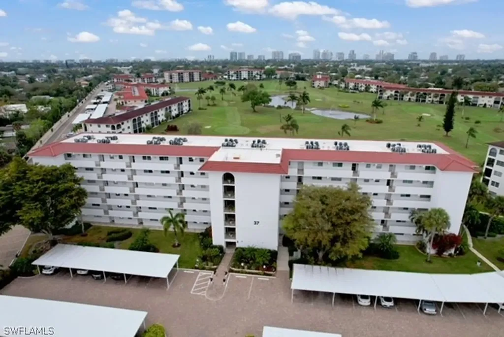 37 High Point Circle E Naples FL 34103