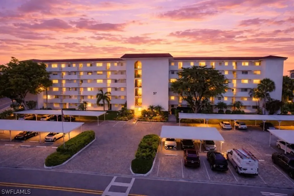 37 High Point Circle E Naples FL 34103