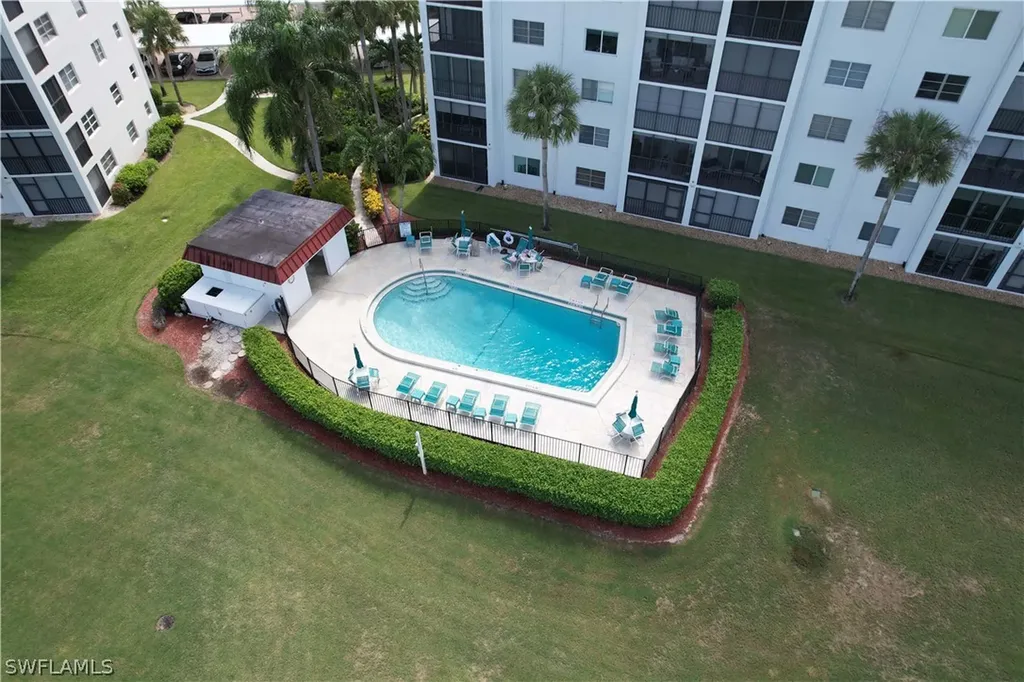 37 High Point Circle E Naples FL 34103