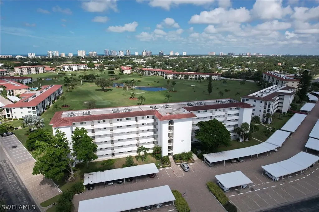 37 High Point Circle E Naples FL 34103