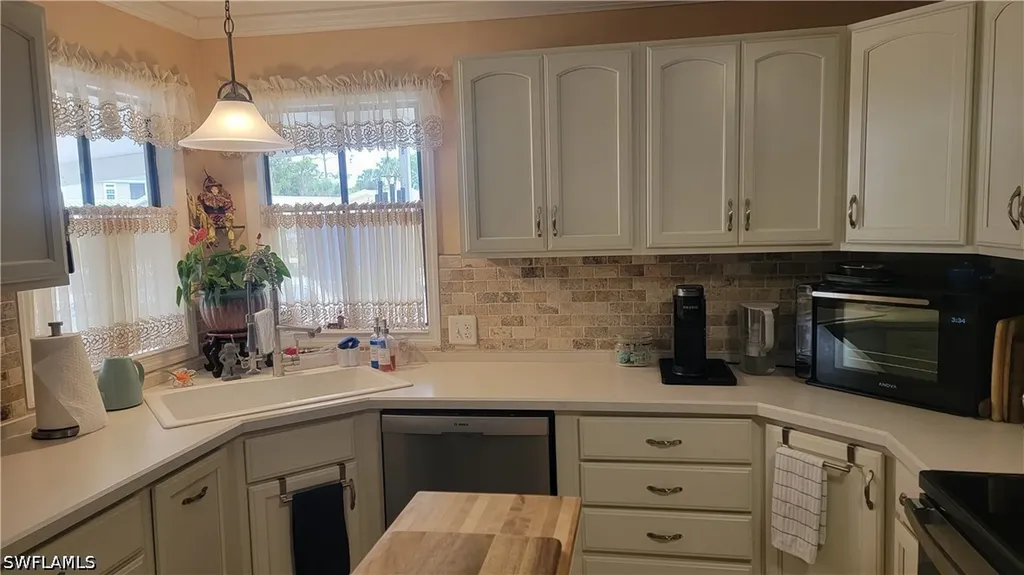 4712 Tahiti Drive Bonita Springs FL 34134