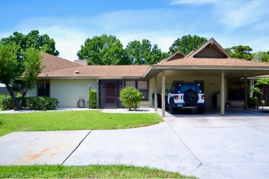 4276 Island Circle Fort Myers FL 33919
