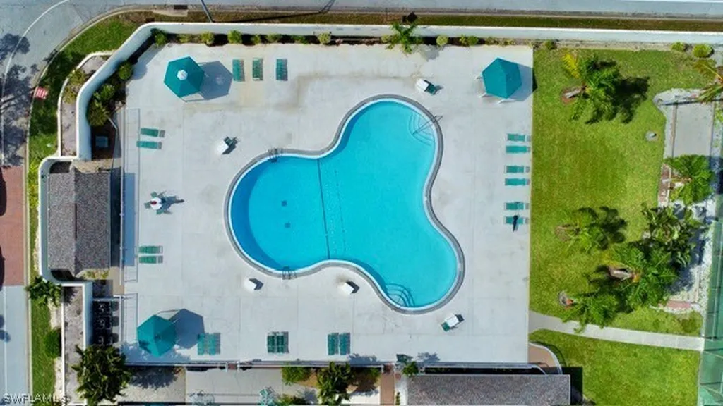 4276 Island Circle Fort Myers FL 33919
