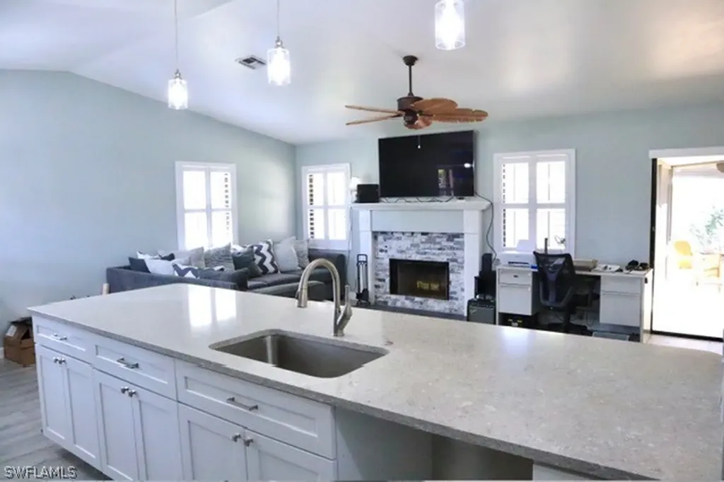 4276 Island Circle Fort Myers FL 33919