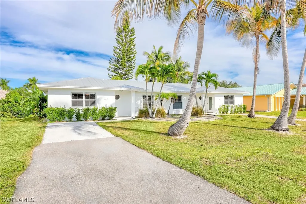 527 109th Avenue N Naples FL 34108