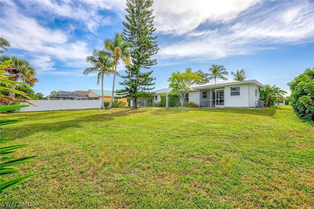 527 109th Avenue N Naples FL 34108