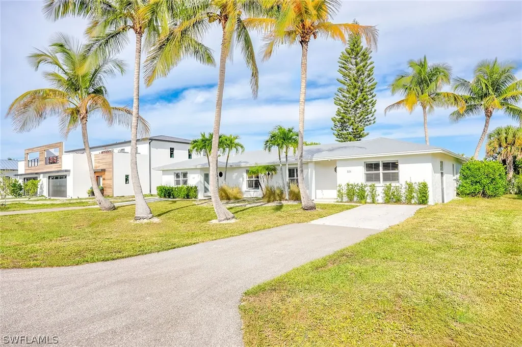 527 109th Avenue N Naples FL 34108