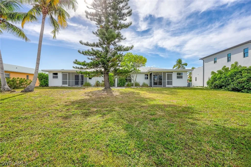 527 109th Avenue N Naples FL 34108