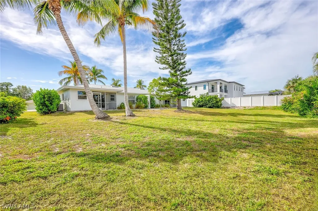 527 109th Avenue N Naples FL 34108
