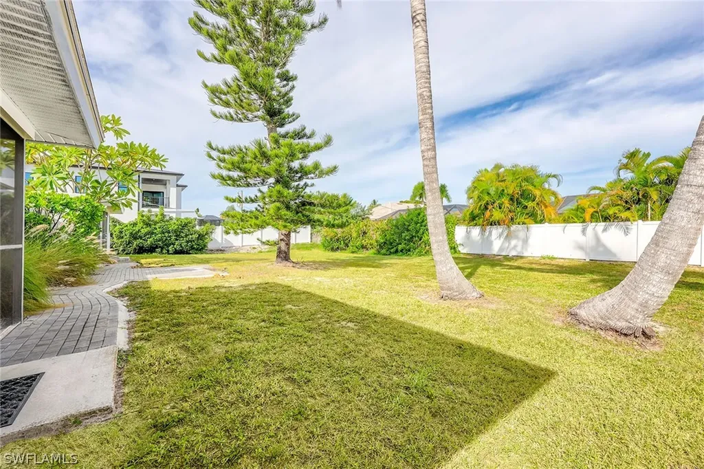 527 109th Avenue N Naples FL 34108
