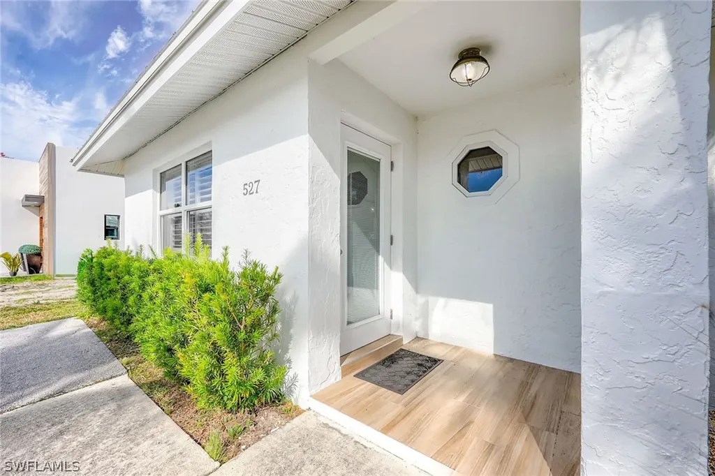527 109th Avenue N Naples FL 34108