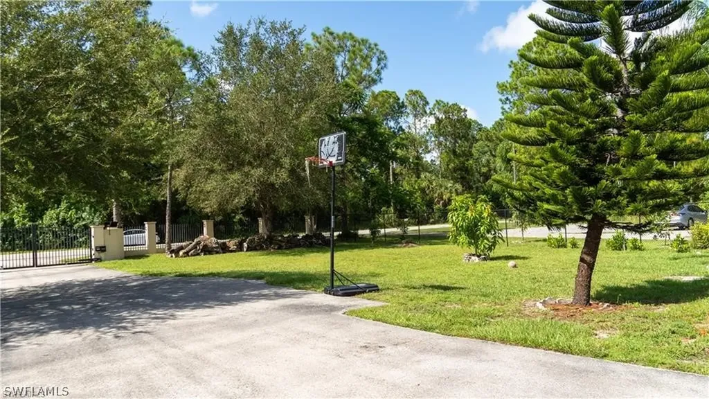 2041 24th Avenue NE Naples FL 34120