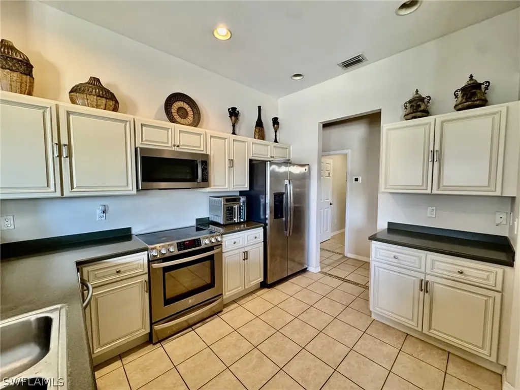 2041 24th Avenue NE Naples FL 34120