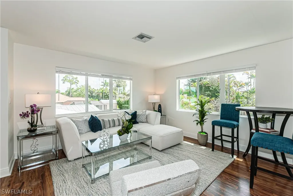 1060 Cooper Drive Naples FL 34103