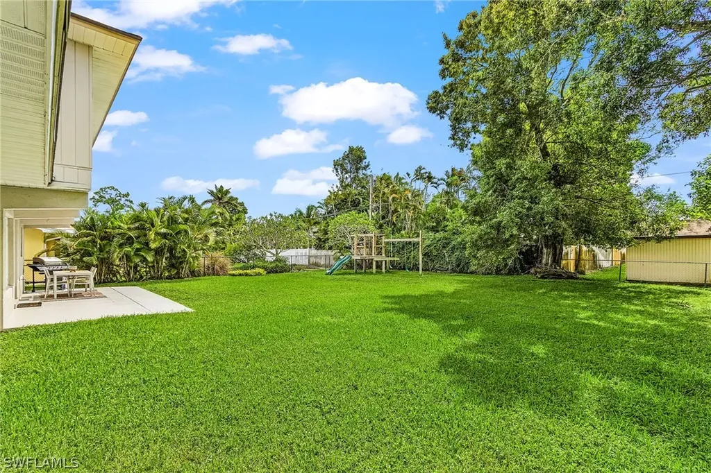 1060 Cooper Drive Naples FL 34103