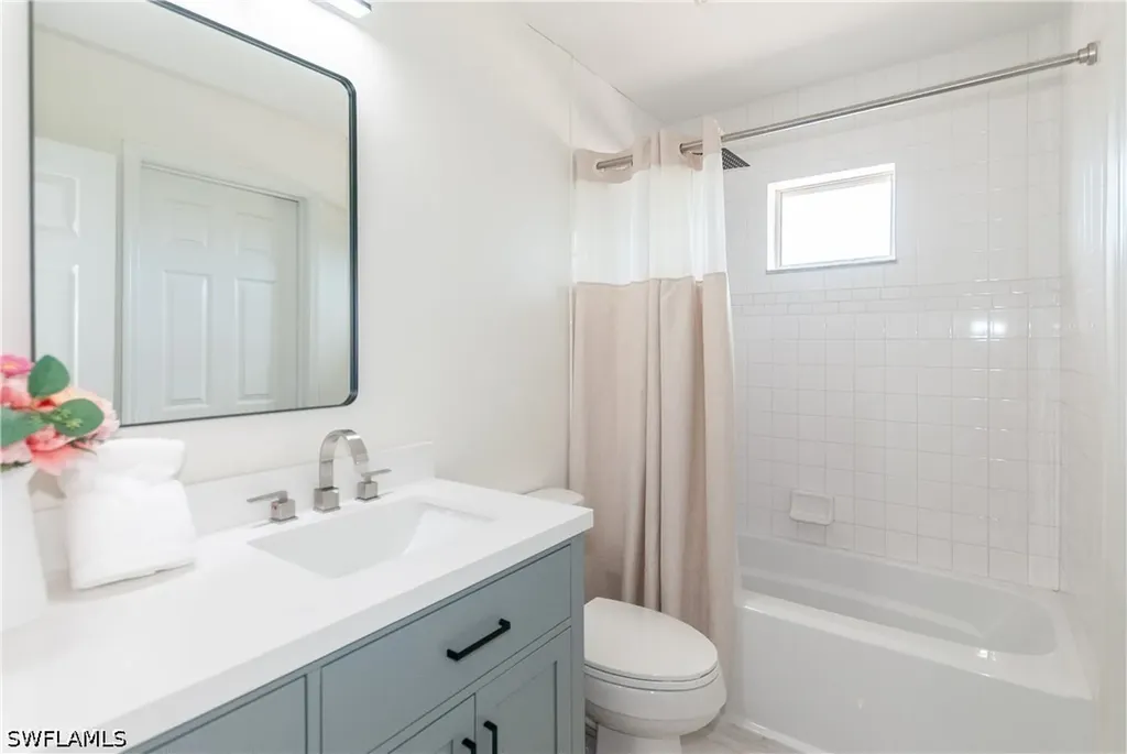 1060 Cooper Drive Naples FL 34103