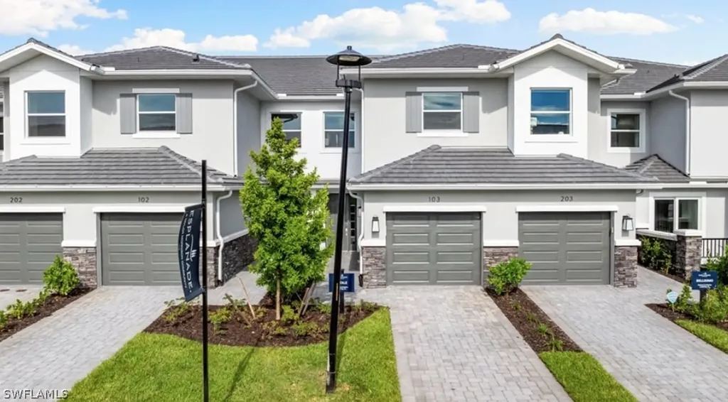 Naples FL, 15339 Giardino Drive, Unit 11-104