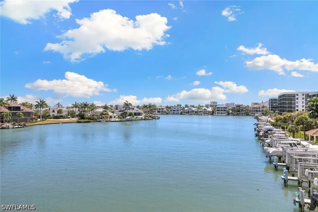 Naples FL, 10682 Gulf Shore Drive, Unit C305