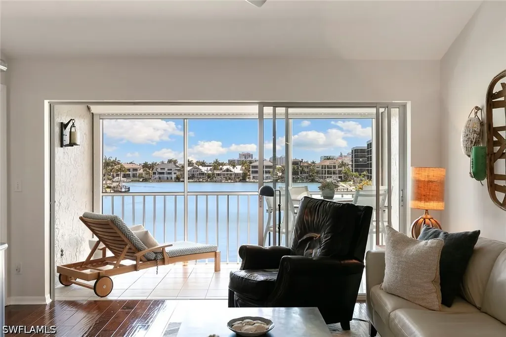 10682 Gulf Shore Drive Naples FL 34108