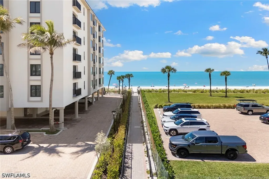 10682 Gulf Shore Drive Naples FL 34108