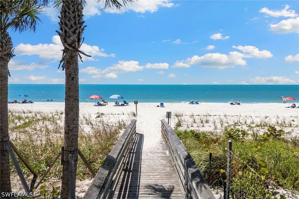 10682 Gulf Shore Drive Naples FL 34108