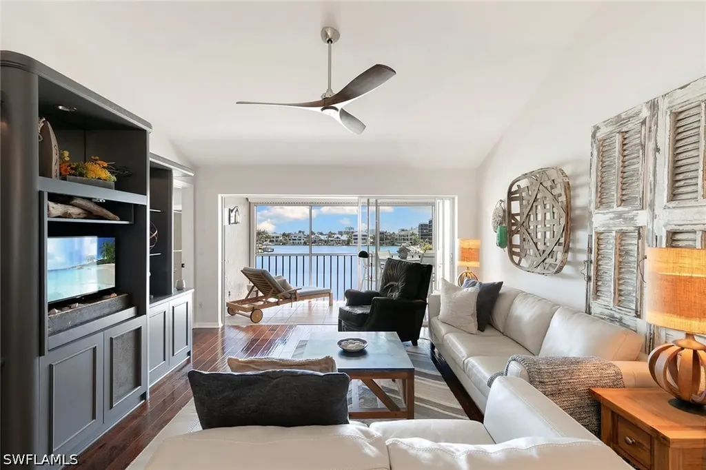 10682 Gulf Shore Drive Naples FL 34108