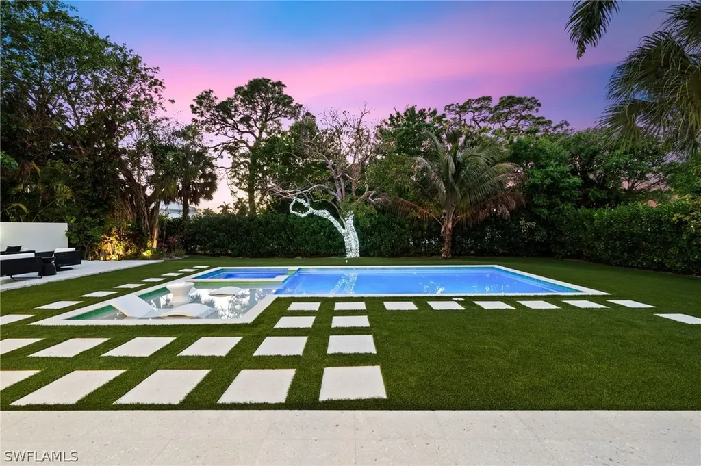 1949 Alamanda Drive Naples FL 34102