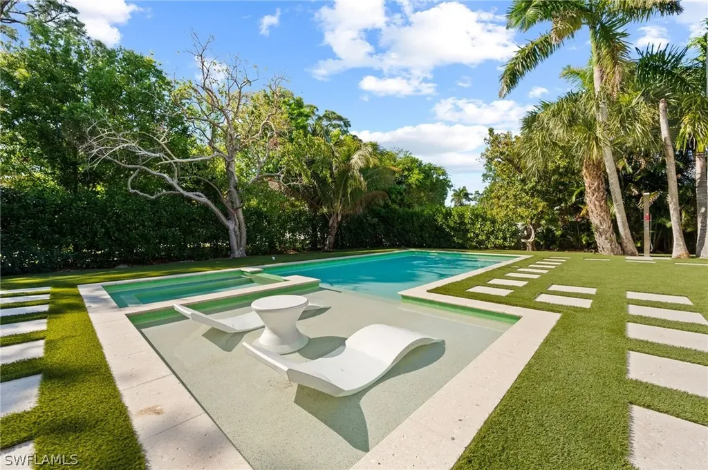 1949 Alamanda Drive Naples FL 34102