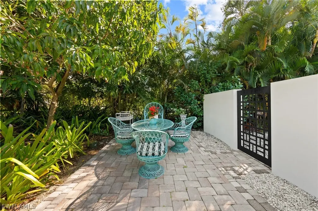 1949 Alamanda Drive Naples FL 34102