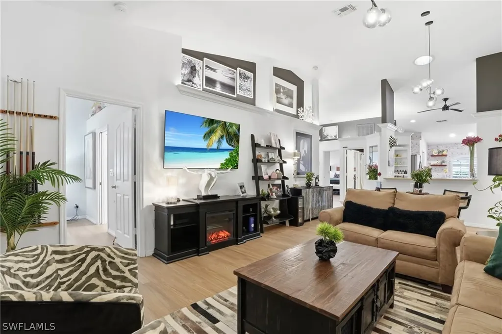 5320 Whitten Drive Naples FL 34104