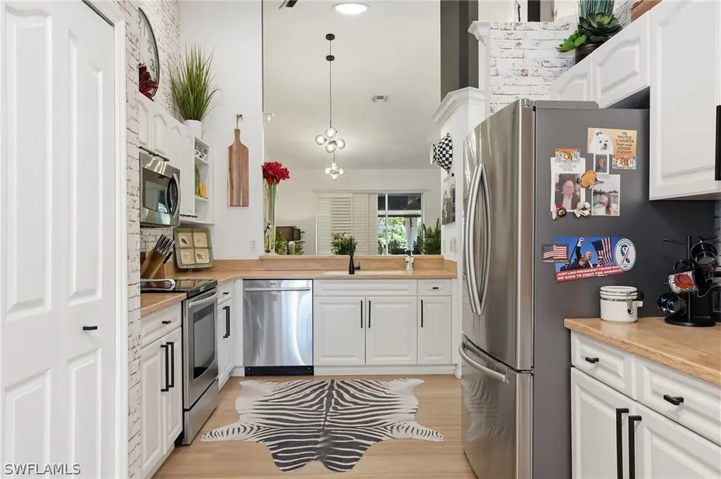 5320 Whitten Drive Naples FL 34104